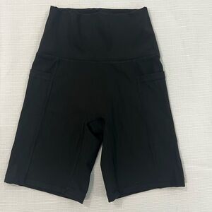 High-Waist Black Athletic Bike Shorts with Side Pockets